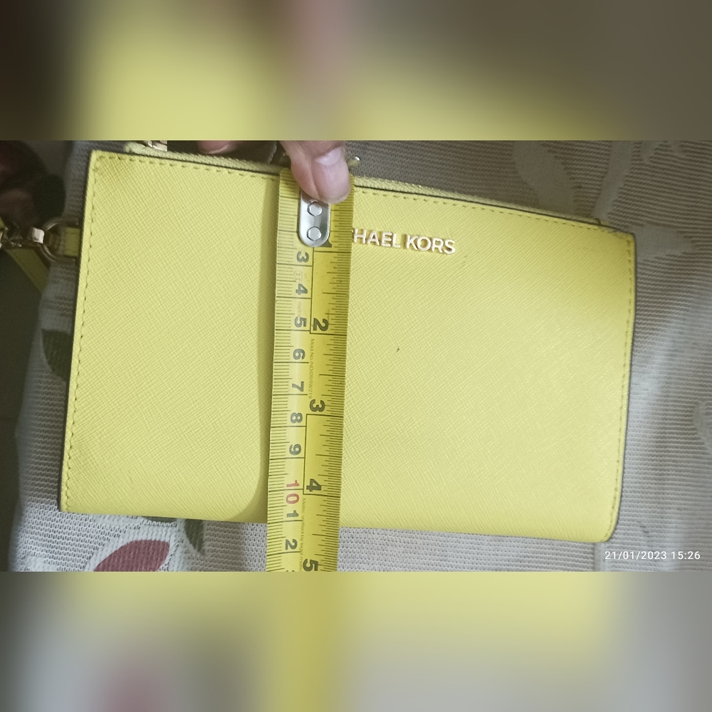 Combo: Authentic Michael Kors Jet Set Travel Signature Carryall Tote and Wallet - Picture 14 of 16